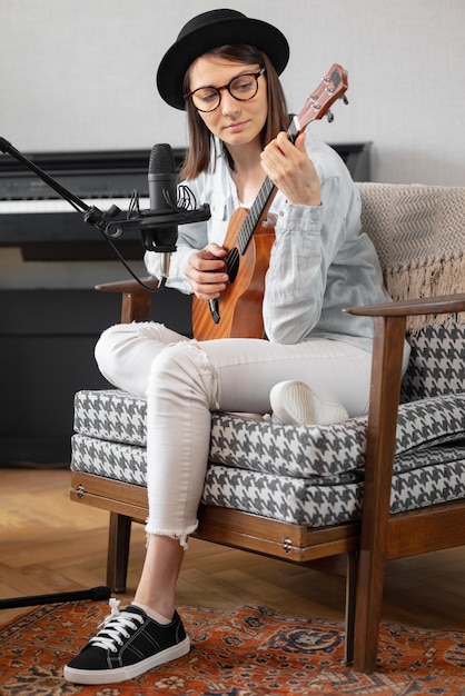 Professional singing lessons instructor Davis teaching vocal techniques and music training methods