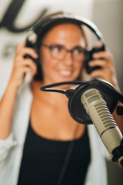 Voice coaching demonstration showing breathing exercises for improved vocal performance